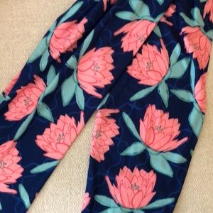 Lula Roe Leggings Pink Lilypads
